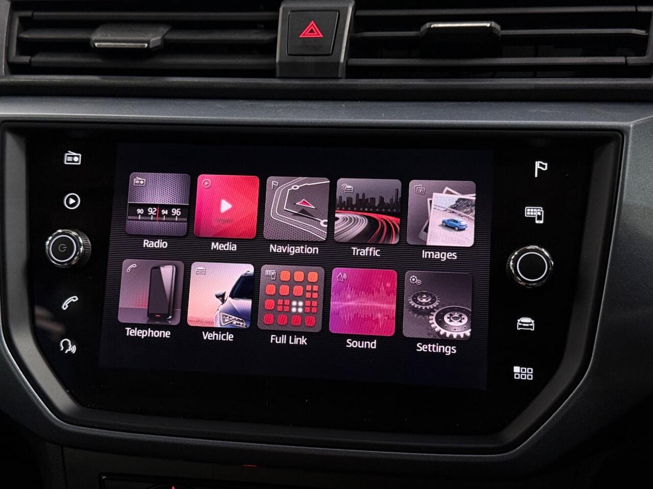 SEAT Arona thumbnail Infotainment System