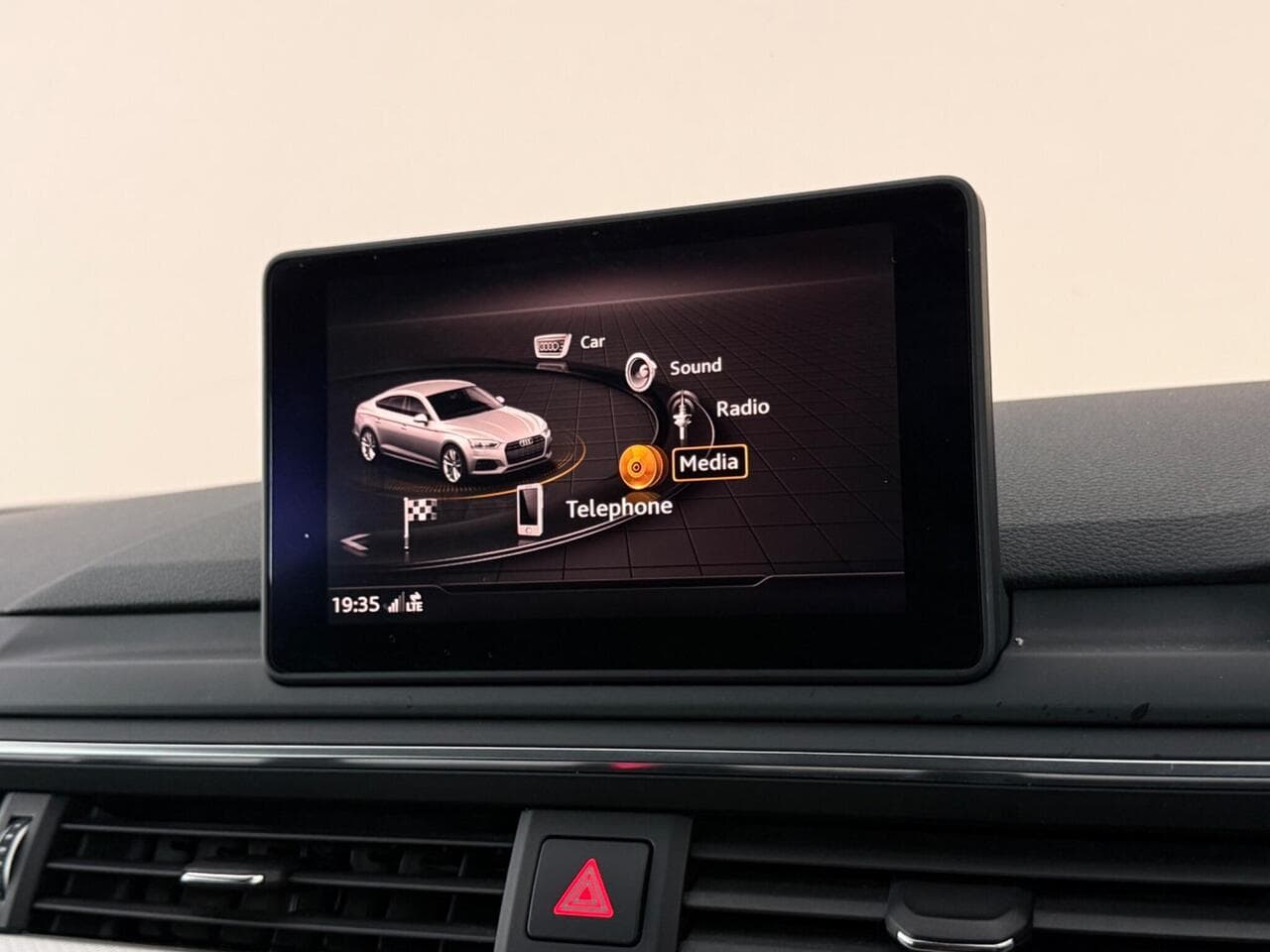 Audi A5 thumbnail Infotainment System