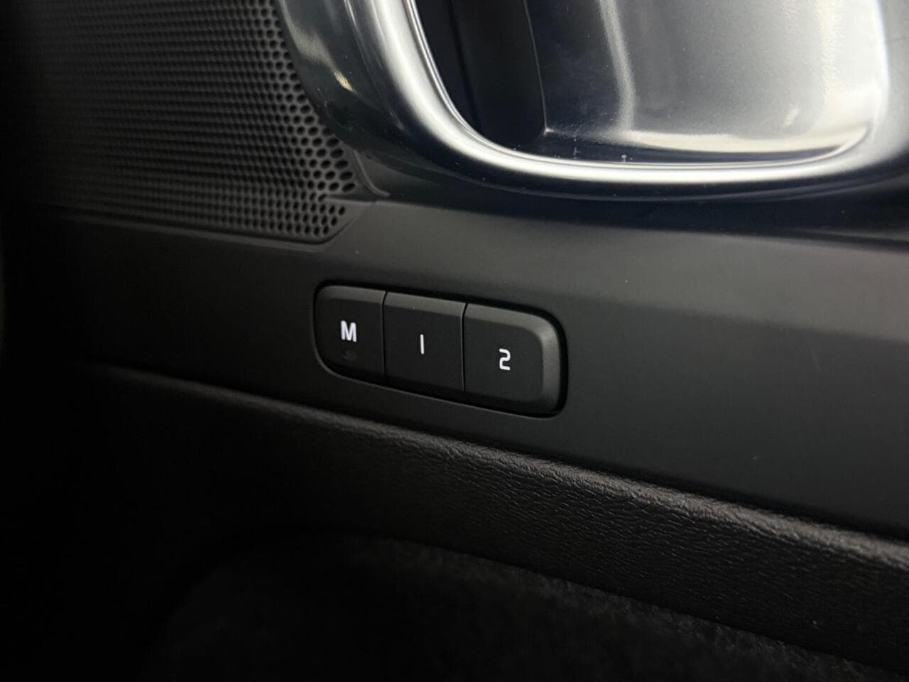 Volvo XC40 thumbnail Misc Controls