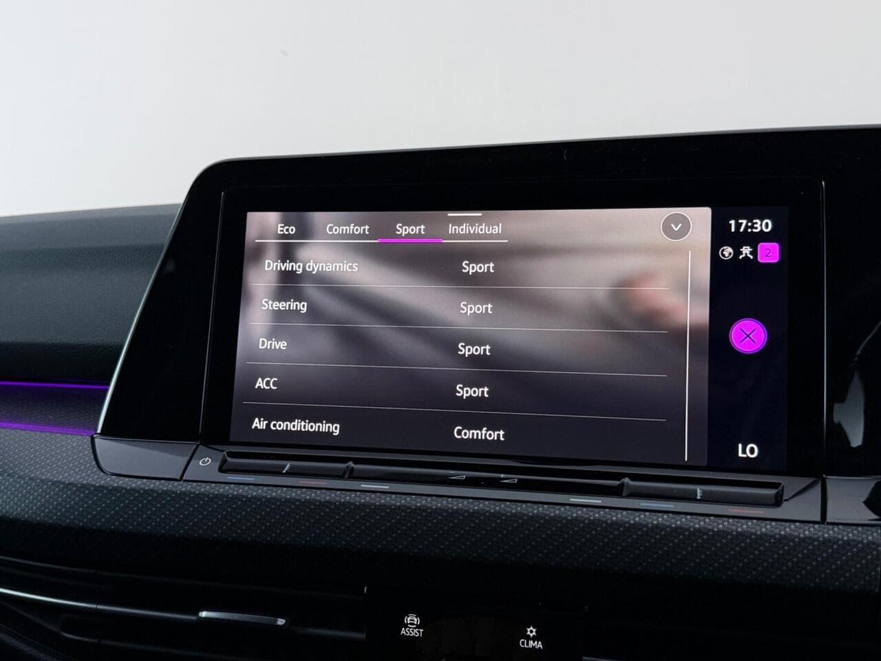 Volkswagen Golf thumbnail Infotainment System