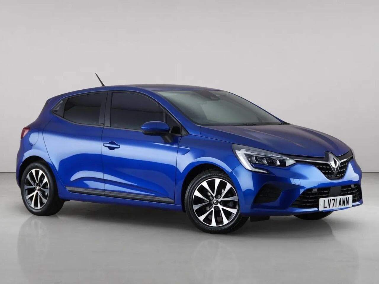 Renault Clio - Renault Clio 1.6 E-TECH Iconic Auto Euro 6 (s/s) 5dr