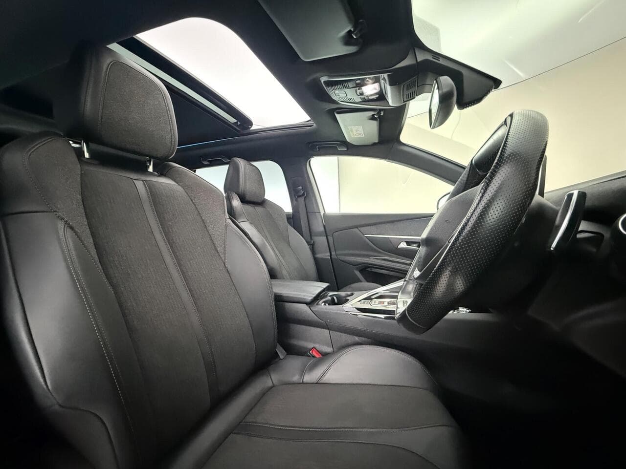 Peugeot 5008 thumbnail Seat Driver