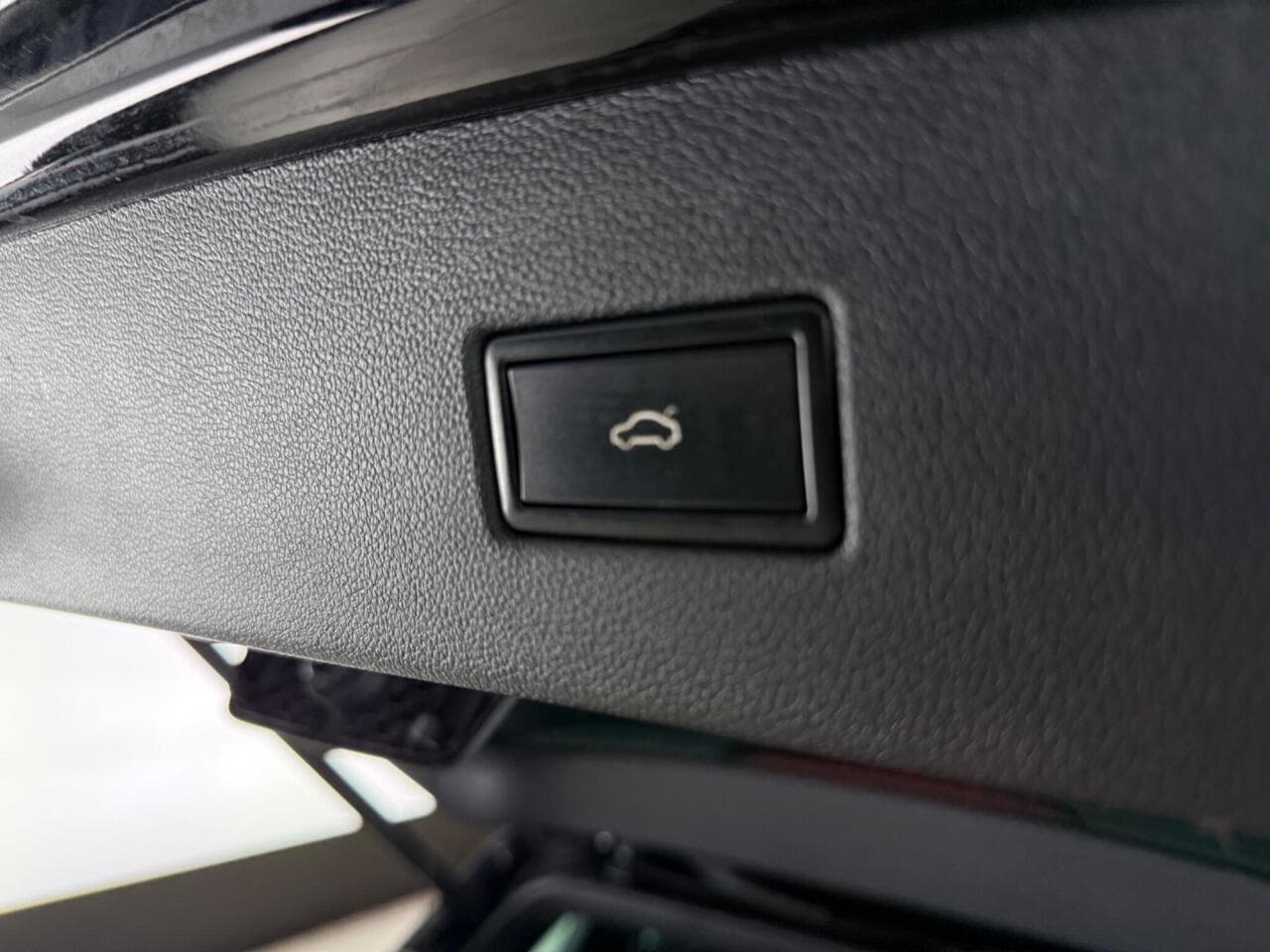 Volkswagen Tiguan thumbnail Misc Controls