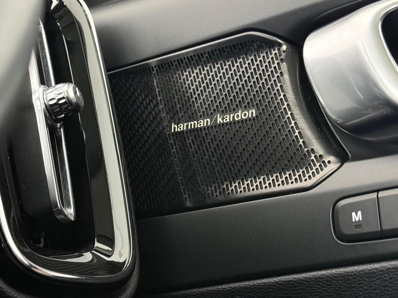 Volvo XC40 thumbnail Misc Controls