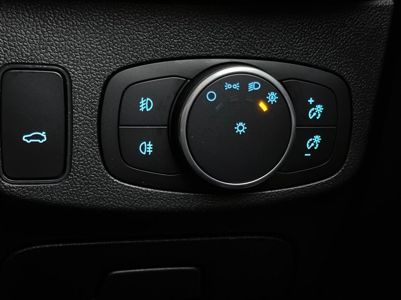 Ford Focus thumbnail Misc Controls