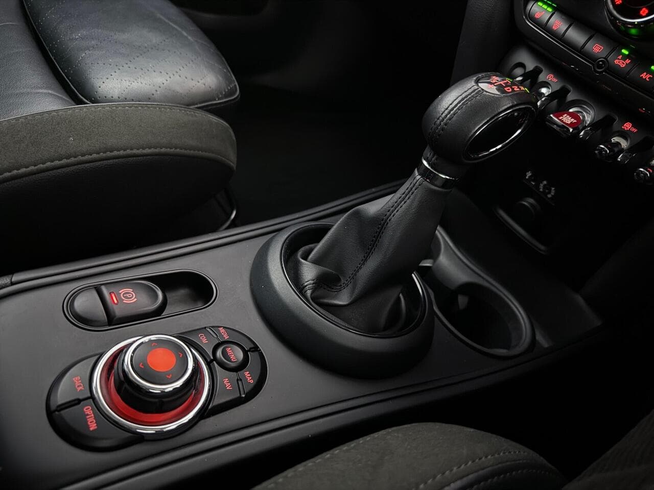 MINI Countryman thumbnail Interior Front