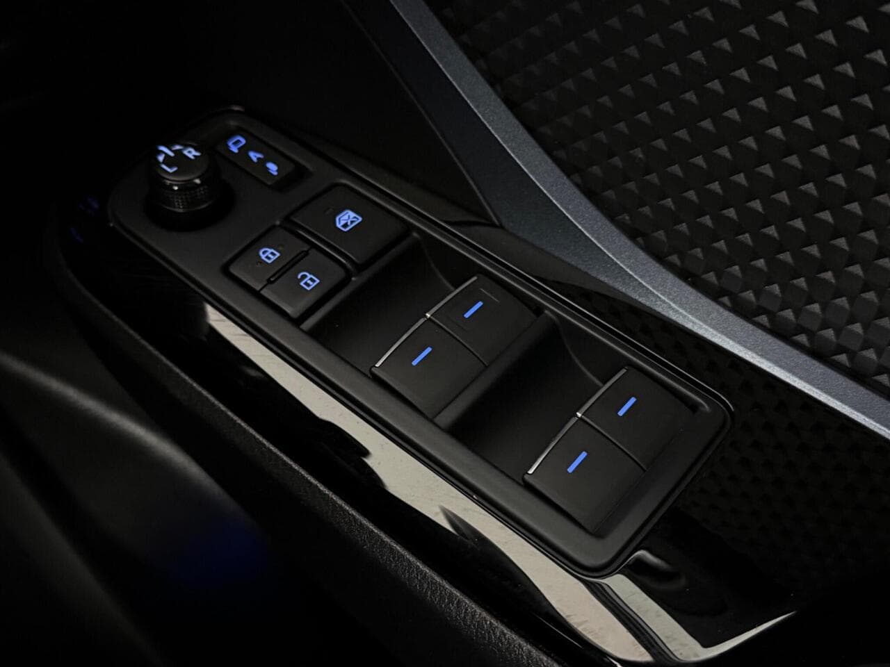 Toyota C-HR thumbnail Misc Controls
