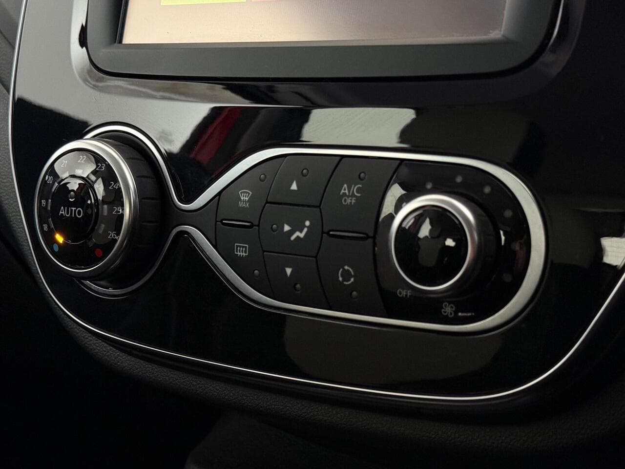 Renault Captur thumbnail Misc Controls