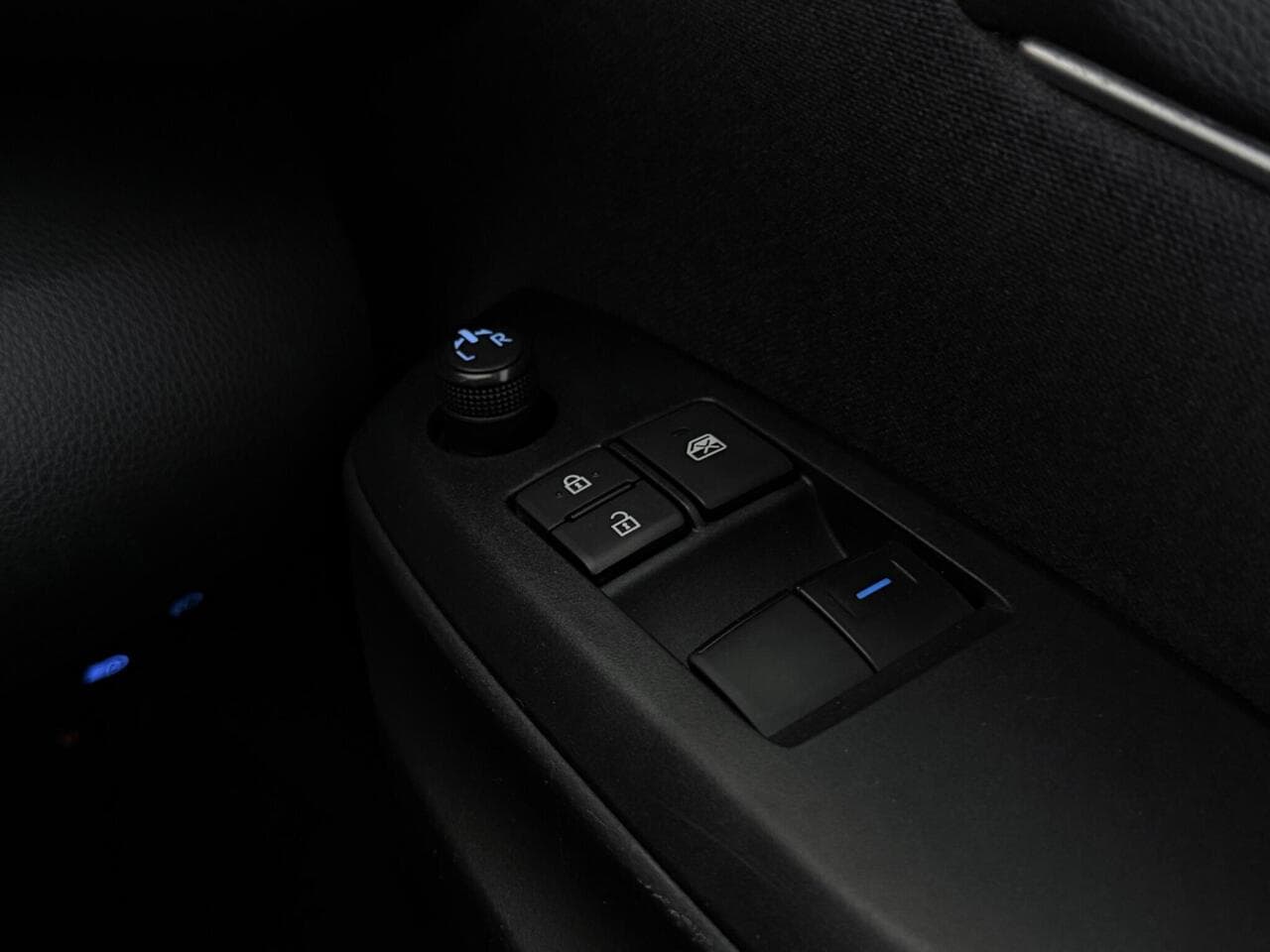 Toyota Yaris thumbnail Misc Controls