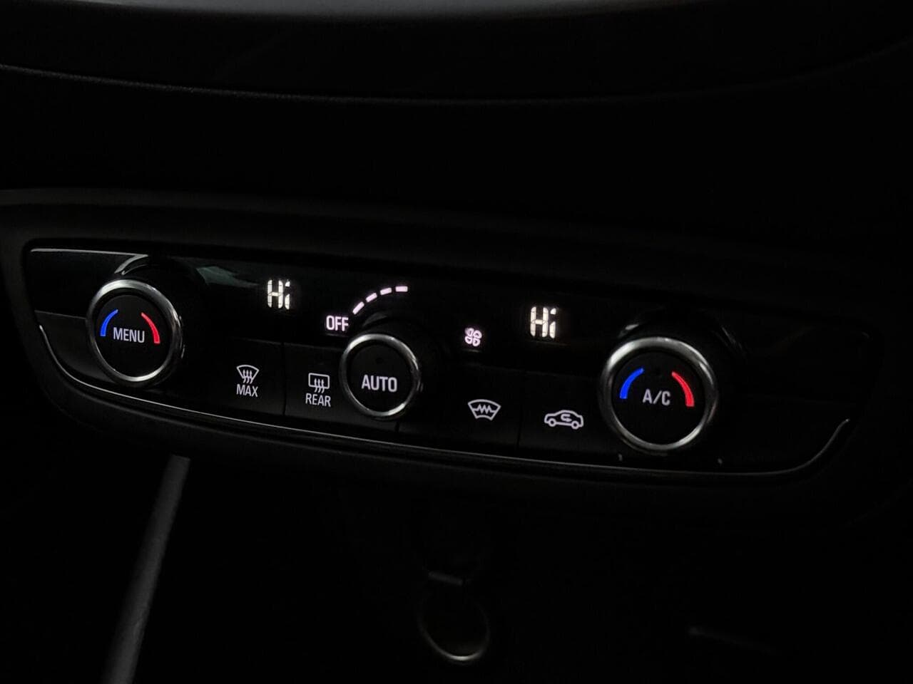 Vauxhall Crossland X thumbnail Misc Controls