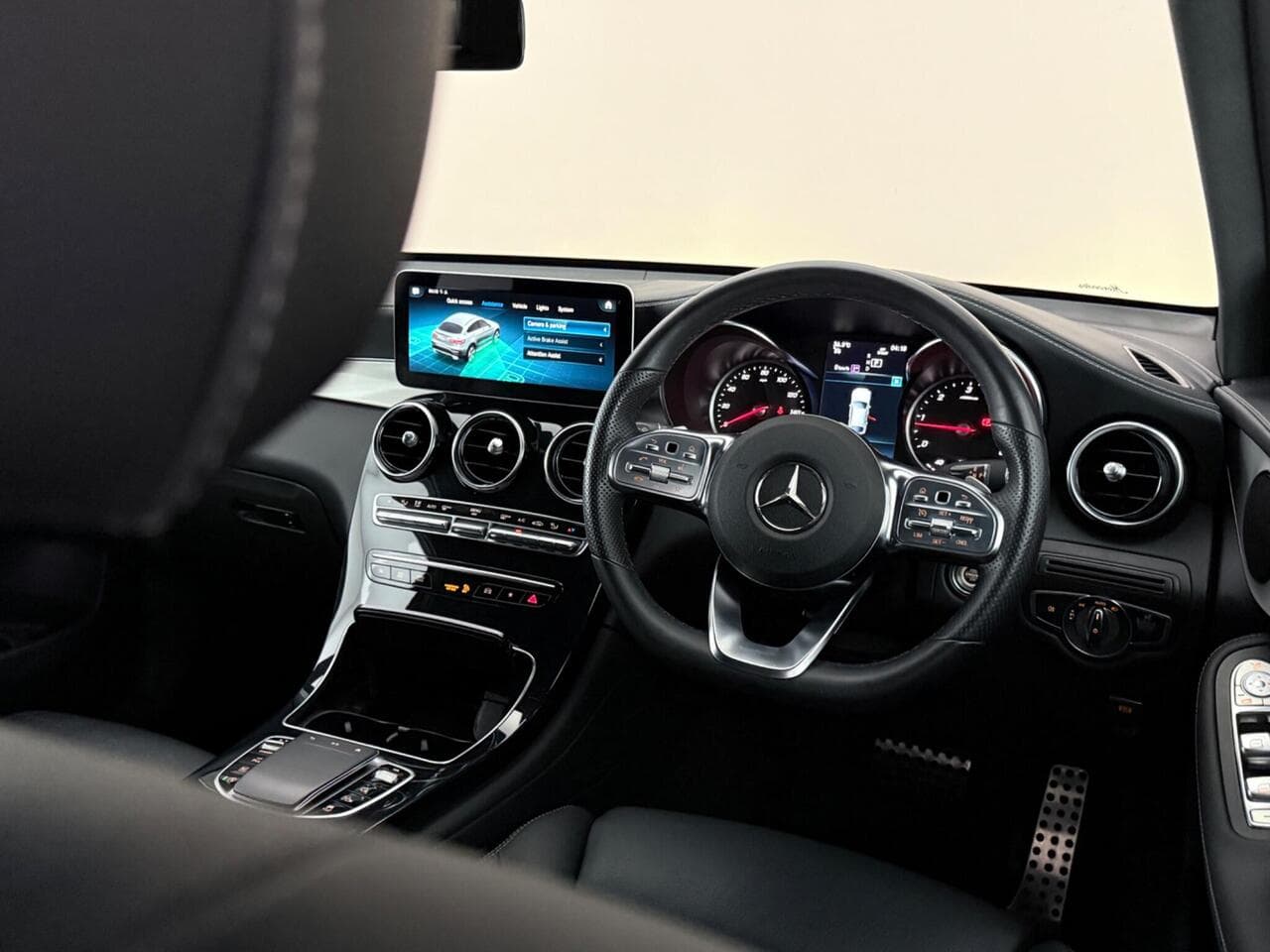 Mercedes-Benz GLC thumbnail Interior Front