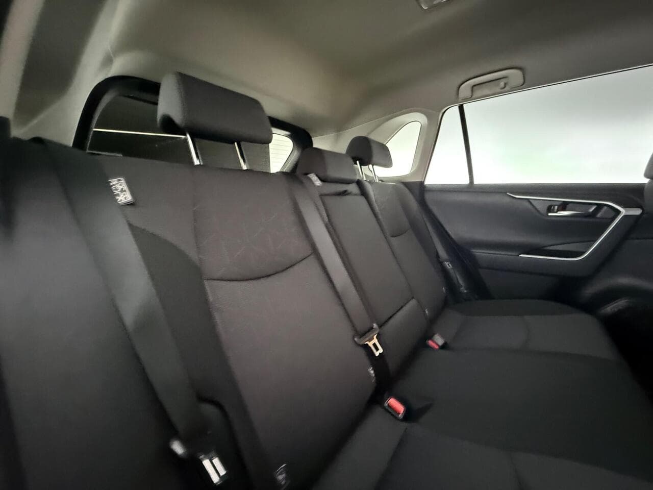 Toyota RAV4 thumbnail Seats Rear