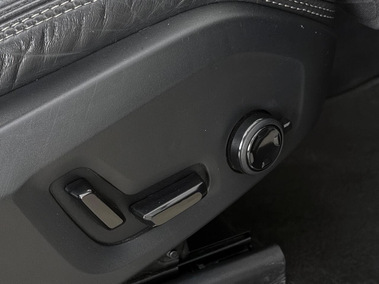Volvo XC90 thumbnail Misc Controls