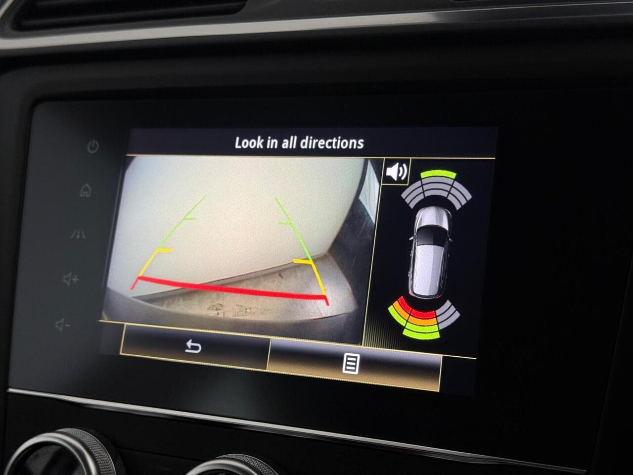 Renault Kadjar thumbnail Infotainment System