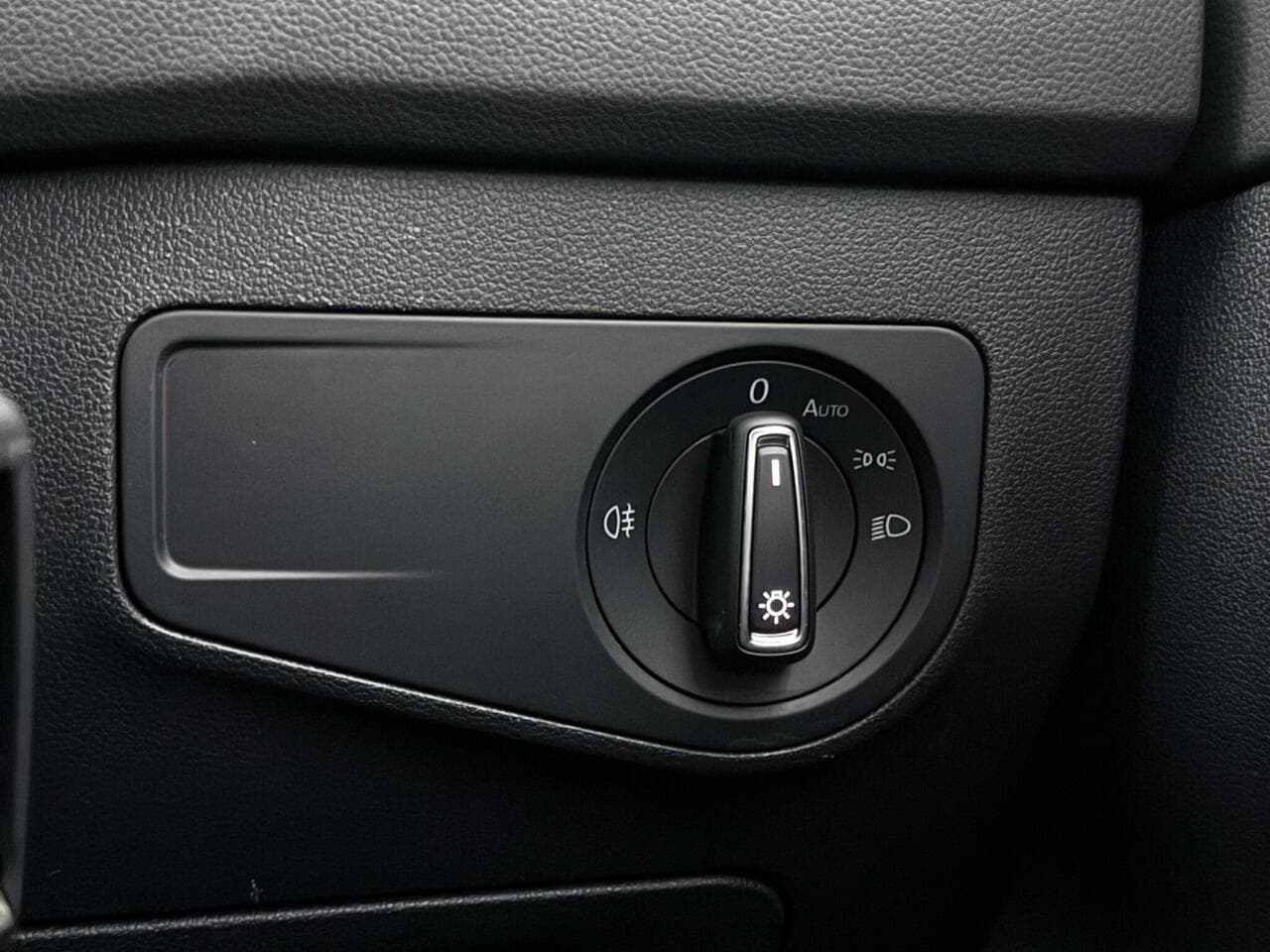 Volkswagen Tiguan thumbnail Misc Controls