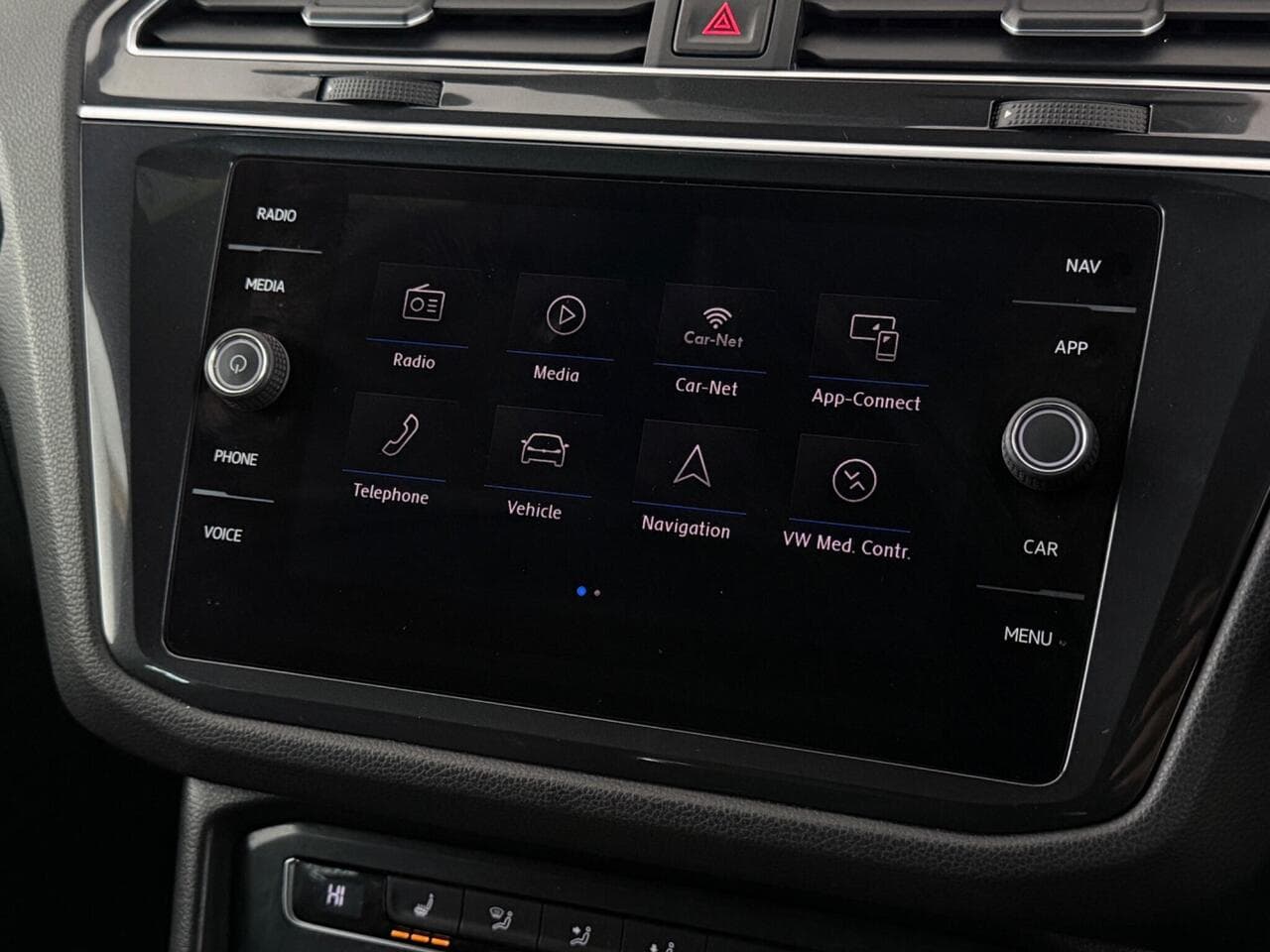 Volkswagen Tiguan thumbnail Infotainment System
