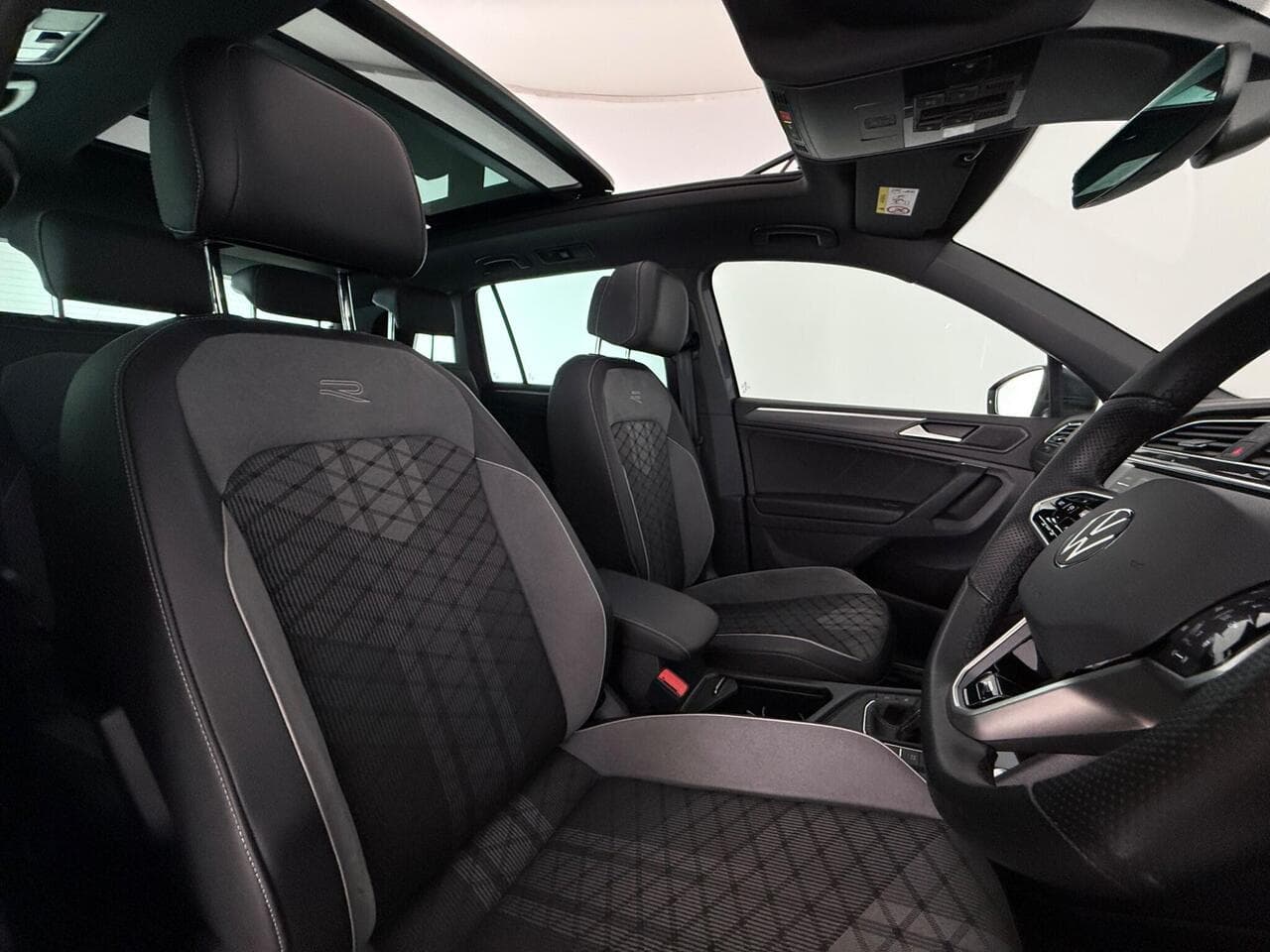 Volkswagen Tiguan thumbnail Seat Driver