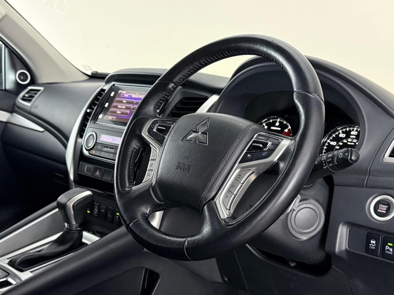 Mitsubishi Shogun Sport thumbnail Steering Wheel
