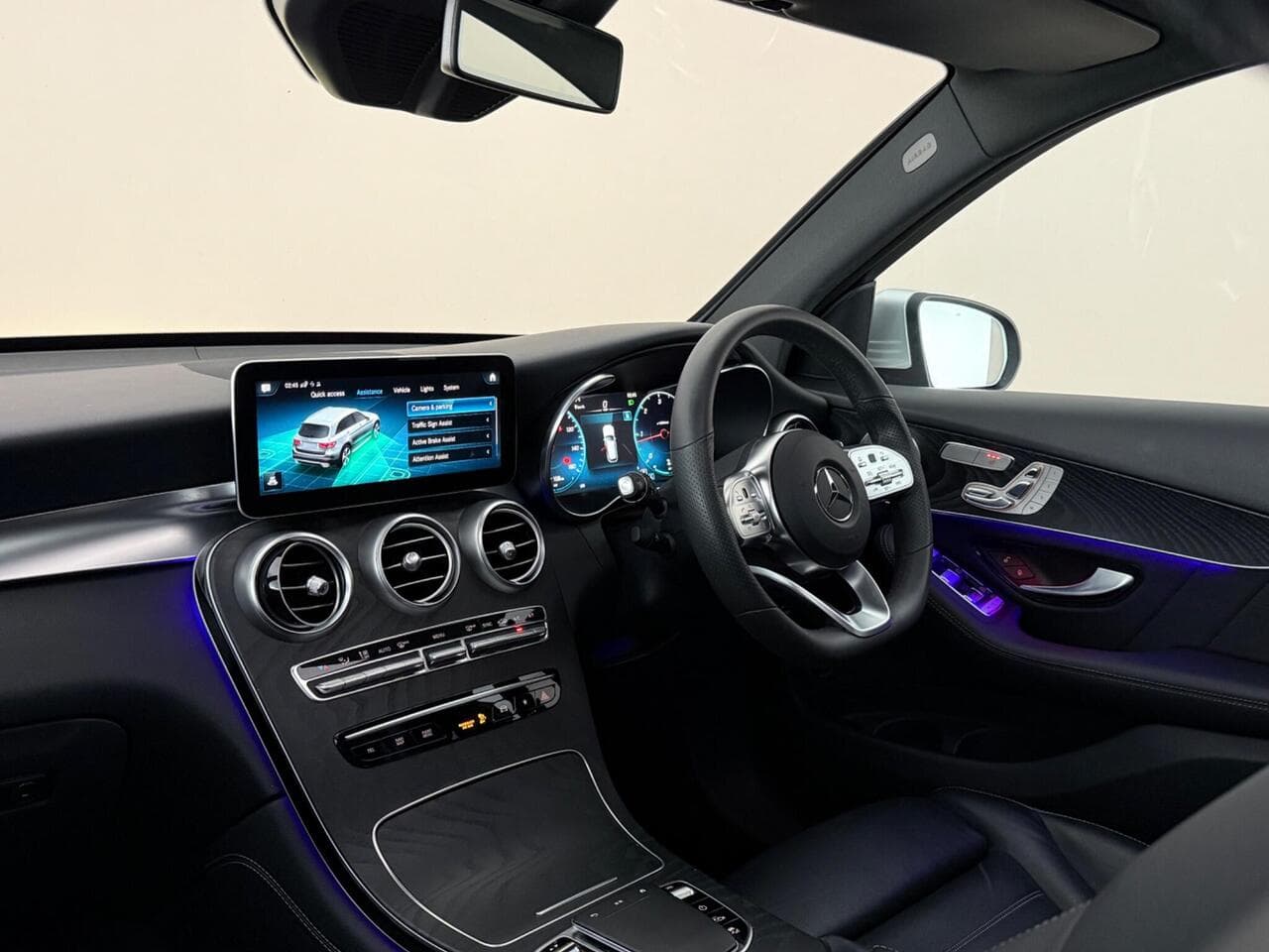 Mercedes-Benz GLC thumbnail Interior Front