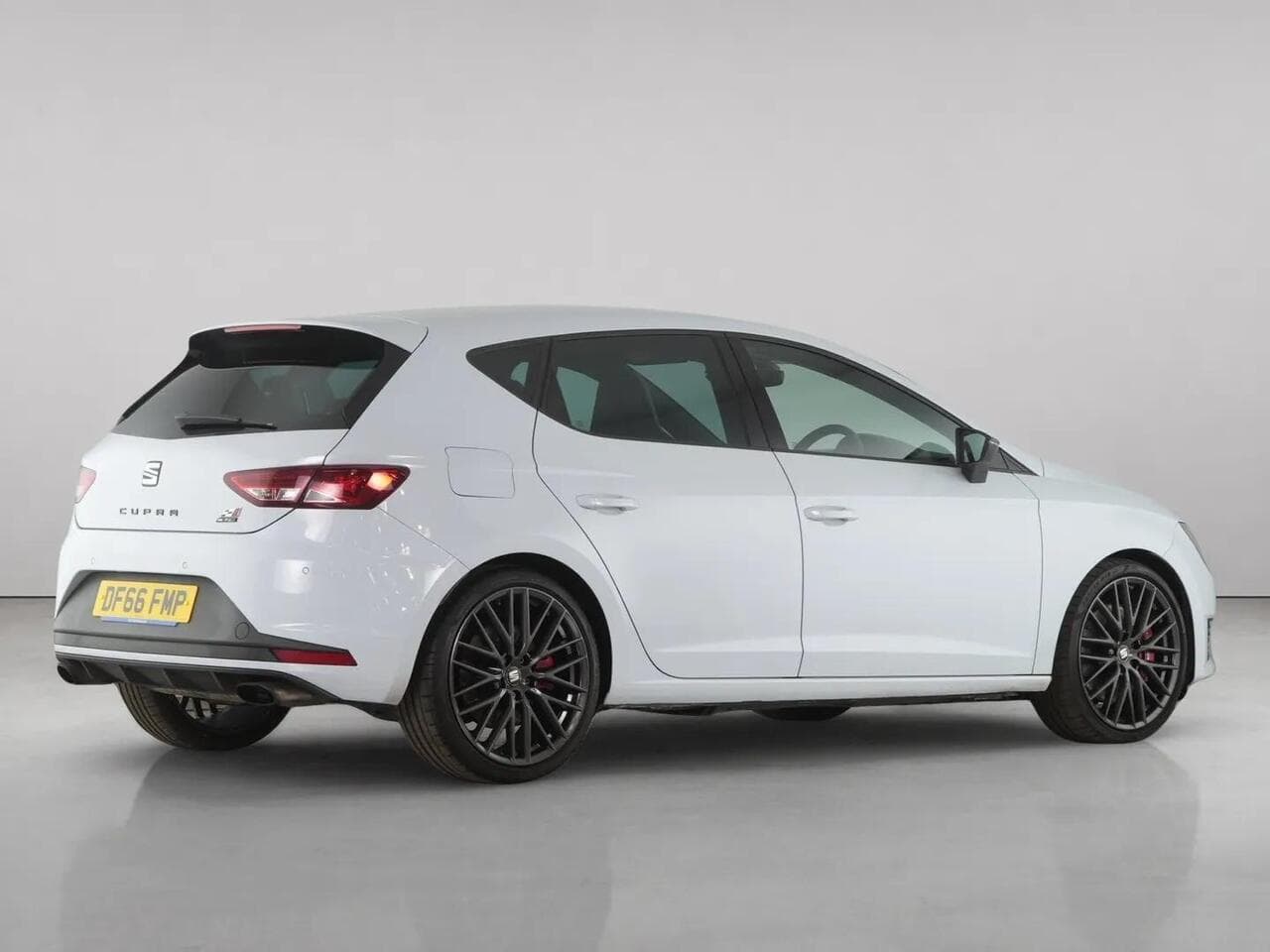 SEAT Leon thumbnail Rear Right