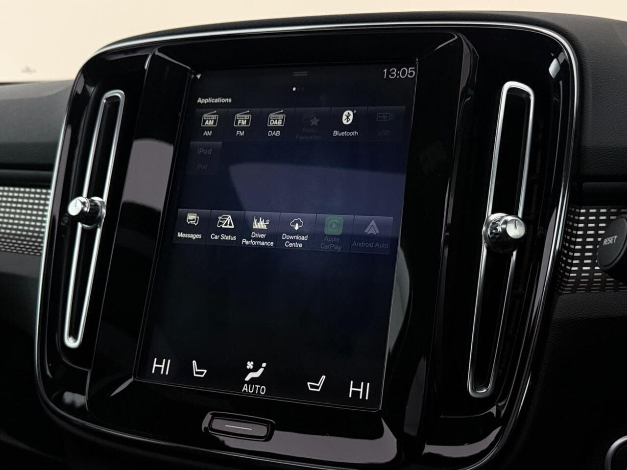 Volvo XC40 thumbnail Infotainment System