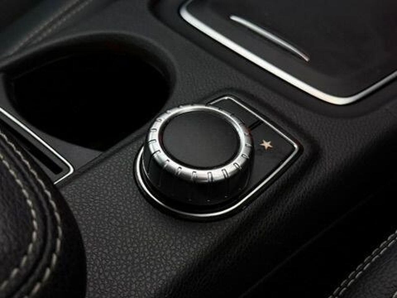 Mercedes-Benz GLA thumbnail Misc Controls