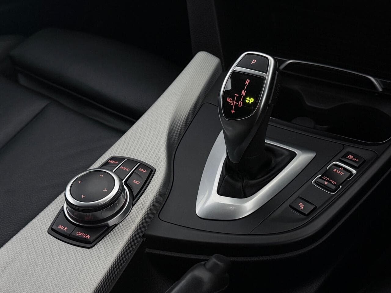 BMW 3 Series thumbnail Interior Front