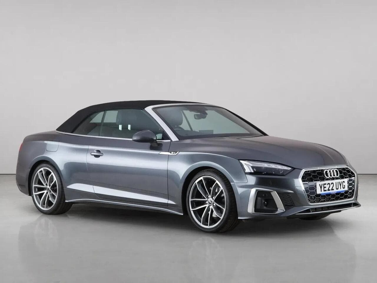 Audi A5 Cabriolet thumbnail Front Right