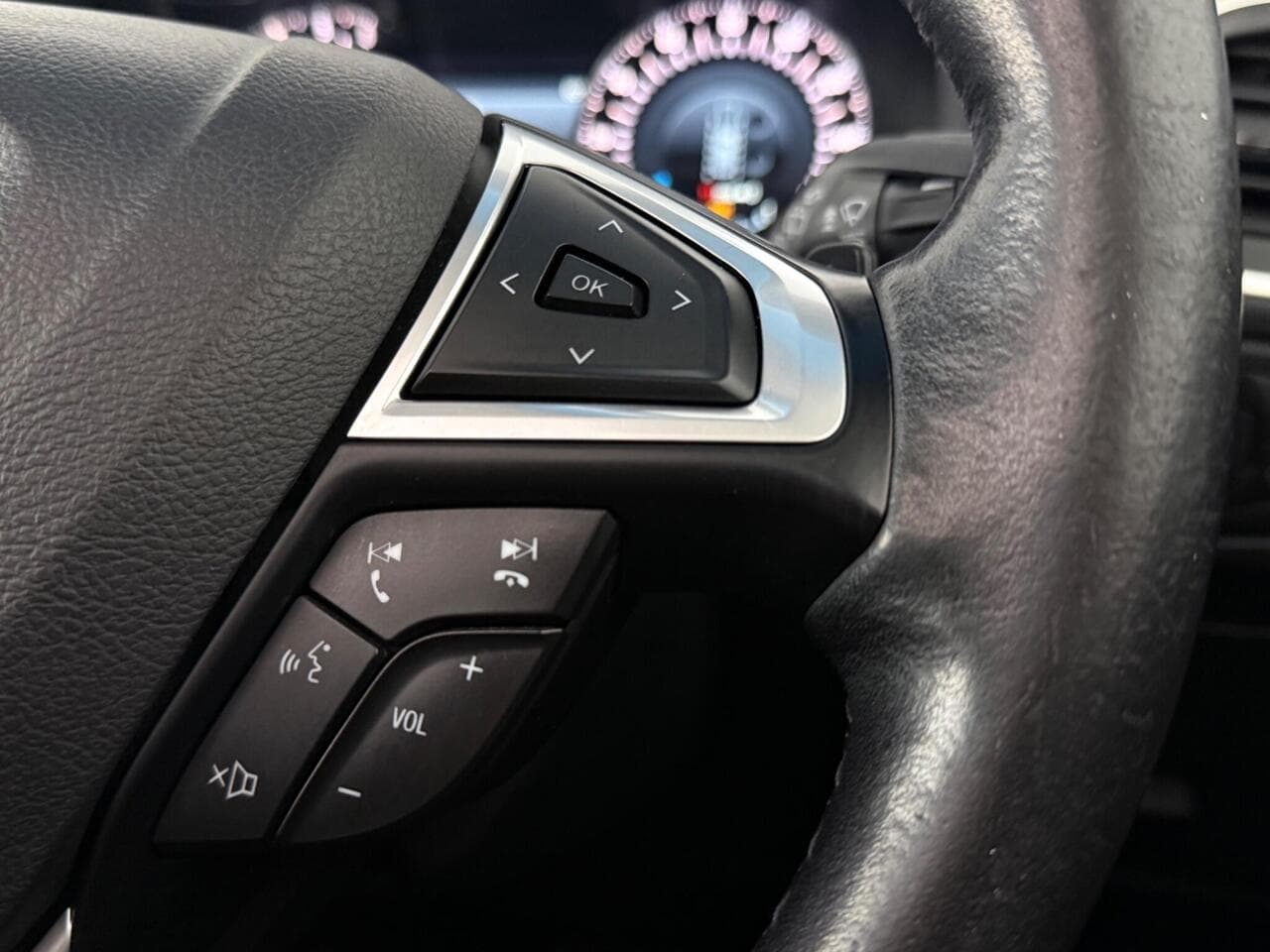 Ford Edge thumbnail Misc Controls