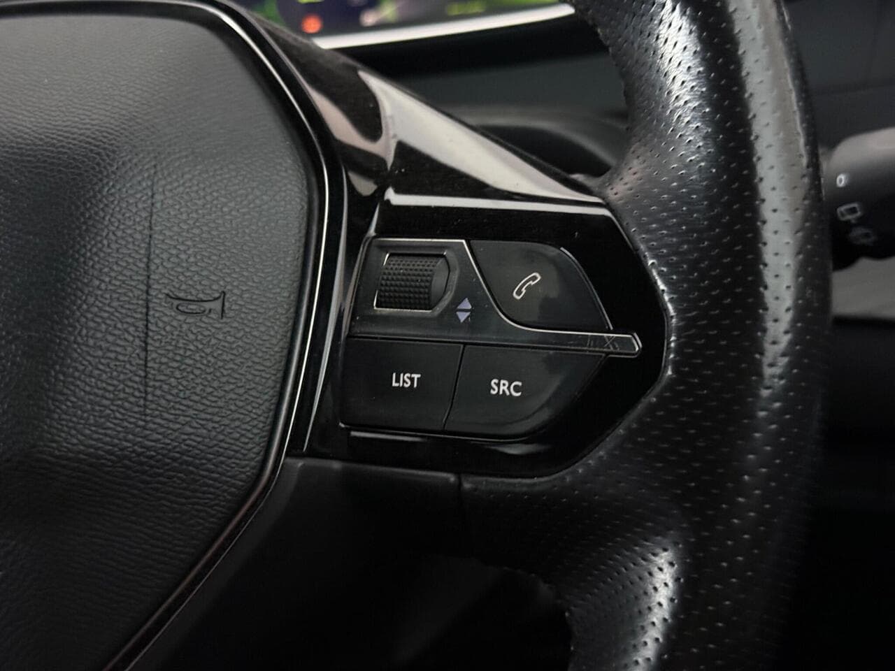 Peugeot 208 thumbnail Misc Controls