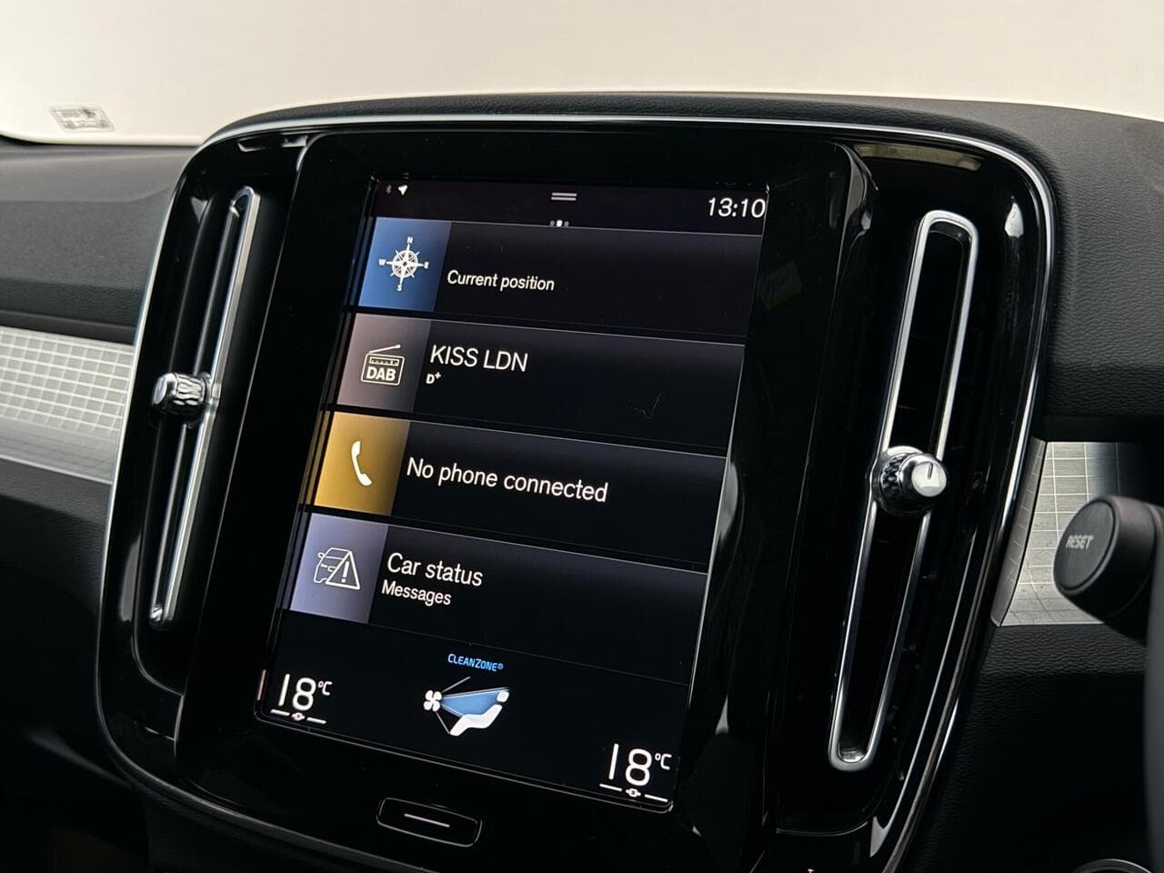 Volvo XC40 thumbnail Infotainment System