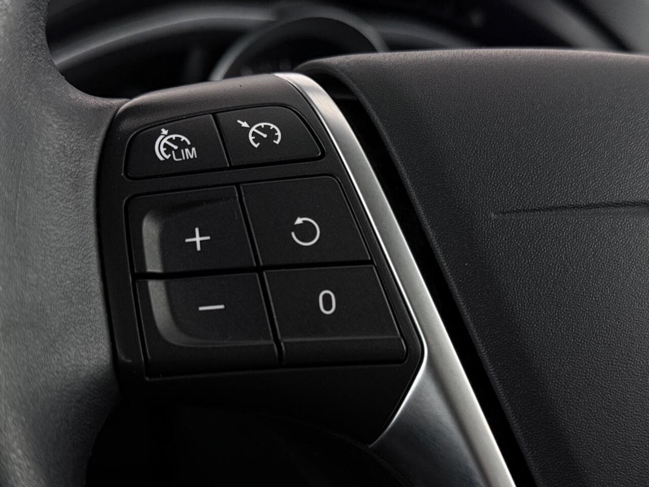 Volvo V40 thumbnail Misc Controls