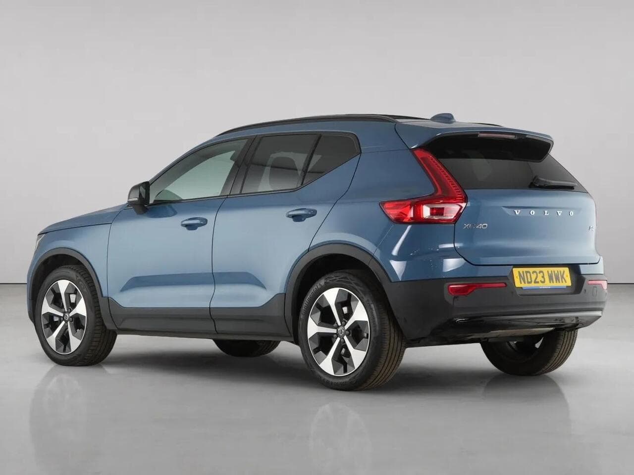 Volvo XC40 thumbnail Rear Left