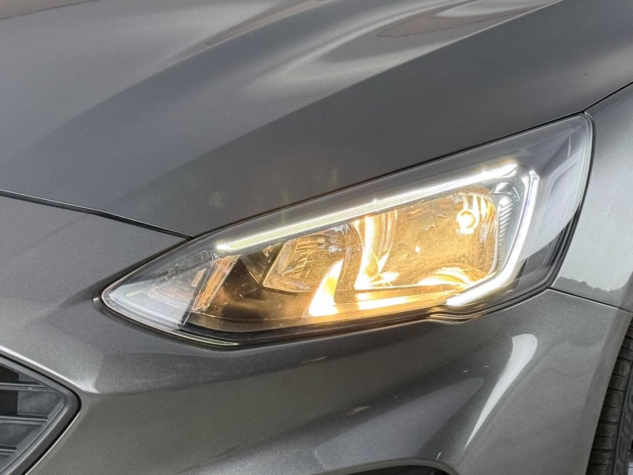 Ford Focus thumbnail Lights Front