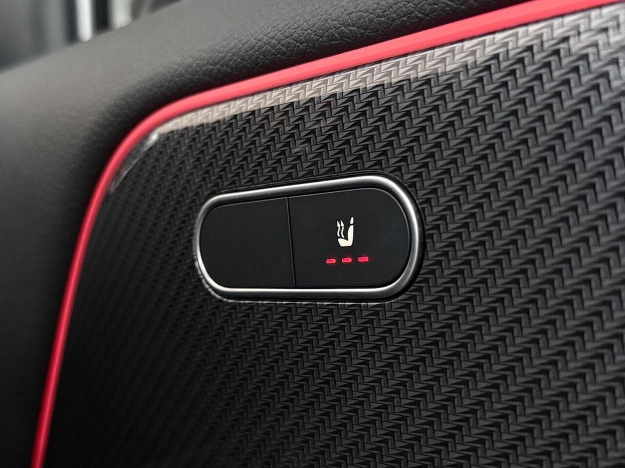 Mercedes-Benz GLA thumbnail Misc Controls