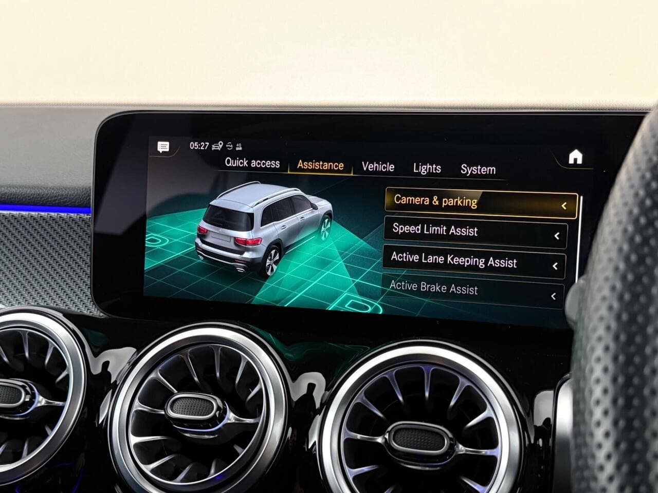 Mercedes-Benz GLB thumbnail Infotainment System