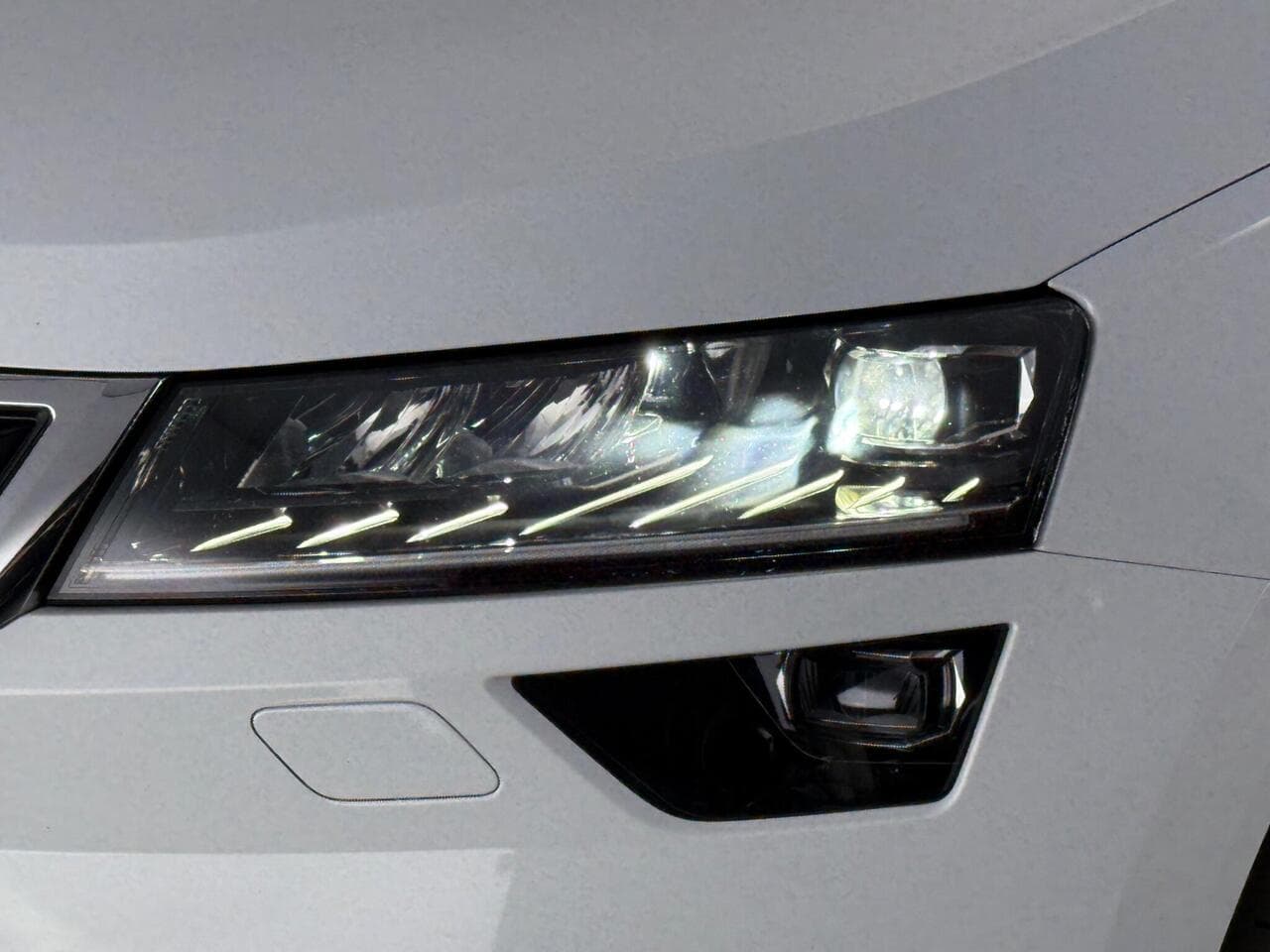 Skoda Karoq thumbnail Lights Front