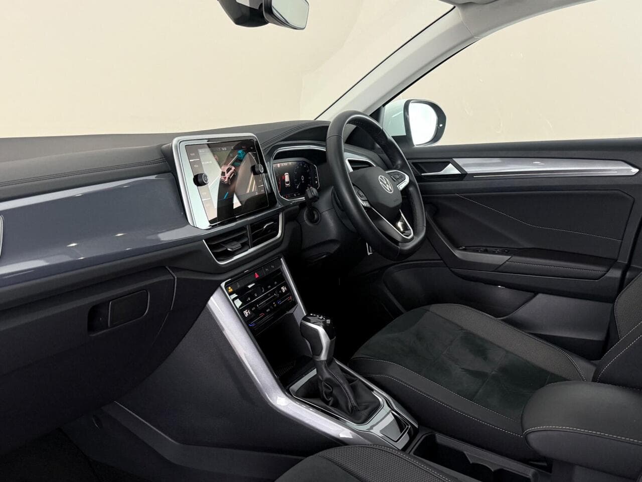Volkswagen T-Roc thumbnail Interior Front