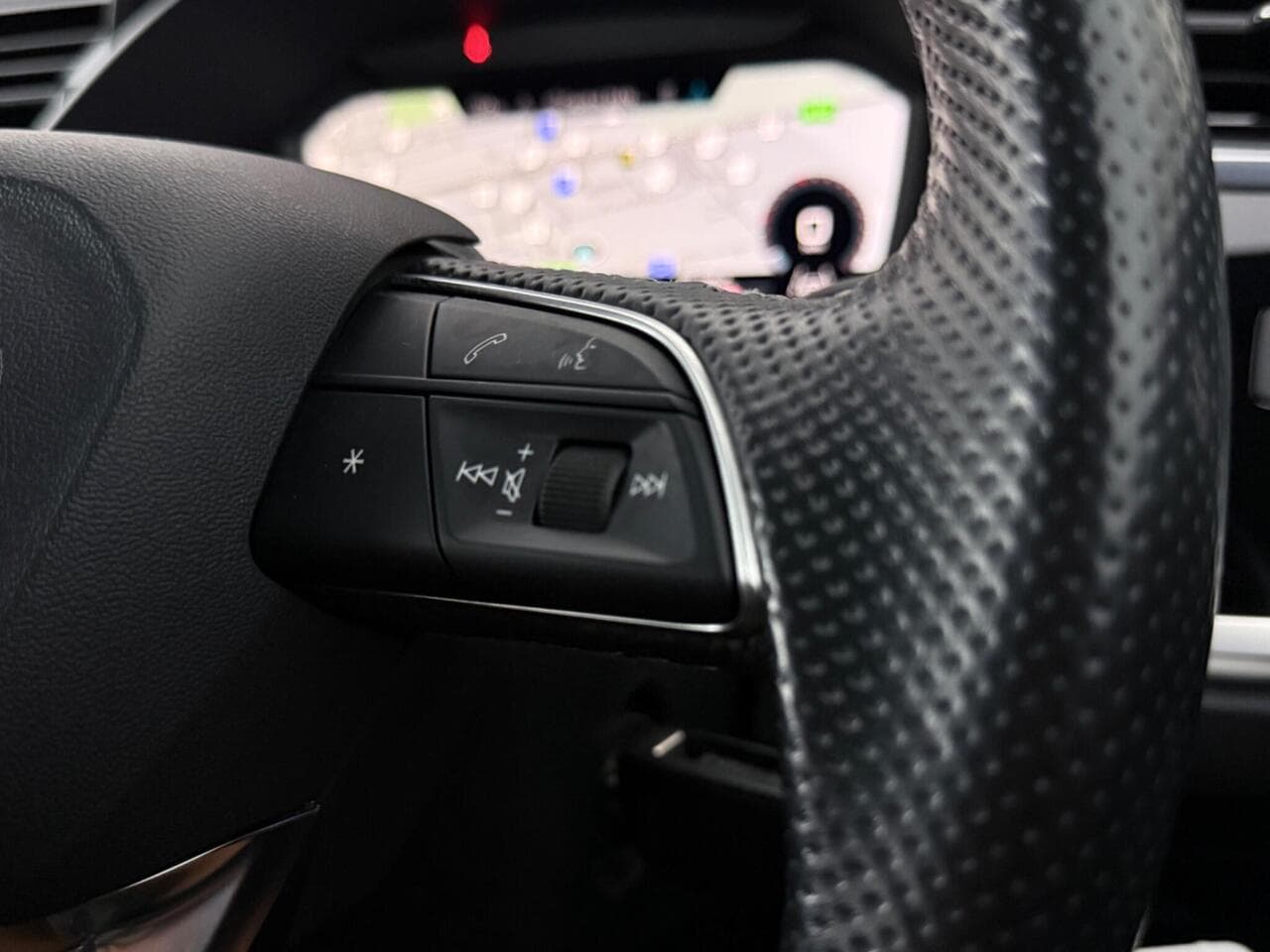 Audi Q3 thumbnail Misc Controls
