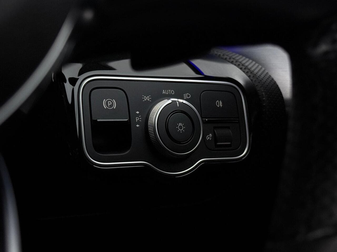 Mercedes-Benz CLA thumbnail Misc Controls