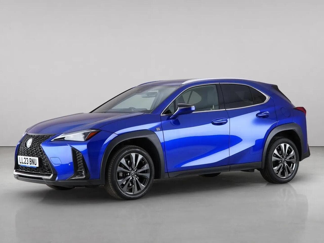 Lexus UX thumbnail Front Left