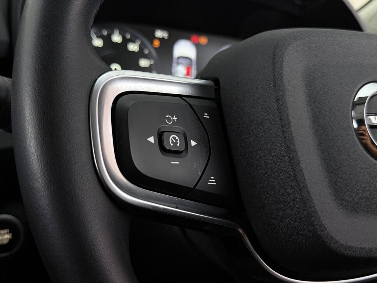 Volvo XC40 thumbnail Misc Controls