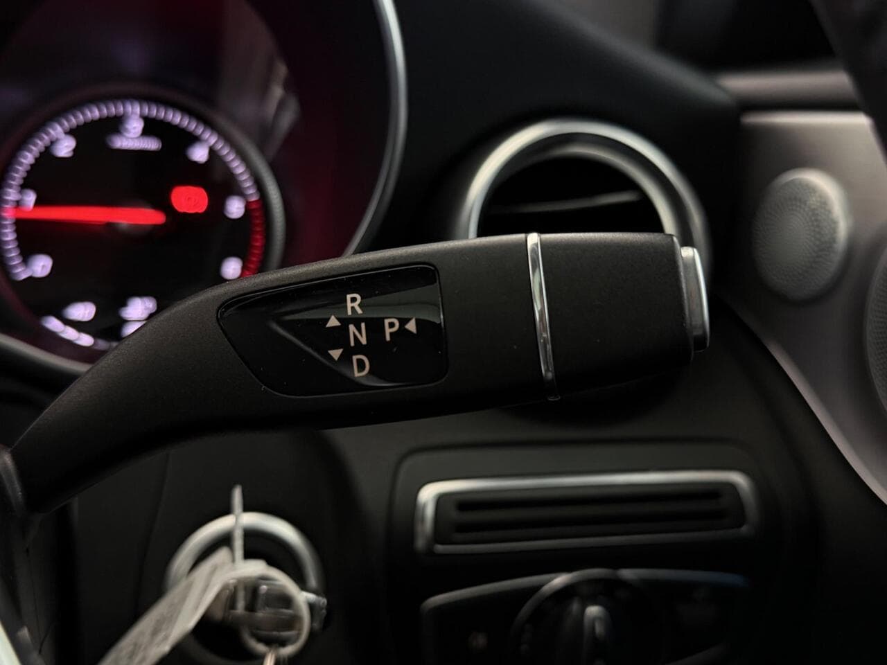 Mercedes-Benz C Class thumbnail Misc Controls