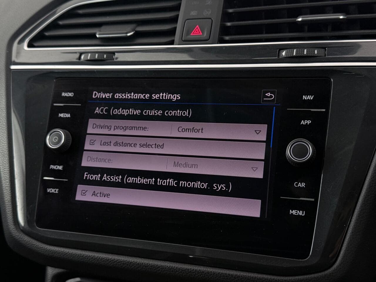 Volkswagen Tiguan thumbnail Infotainment System