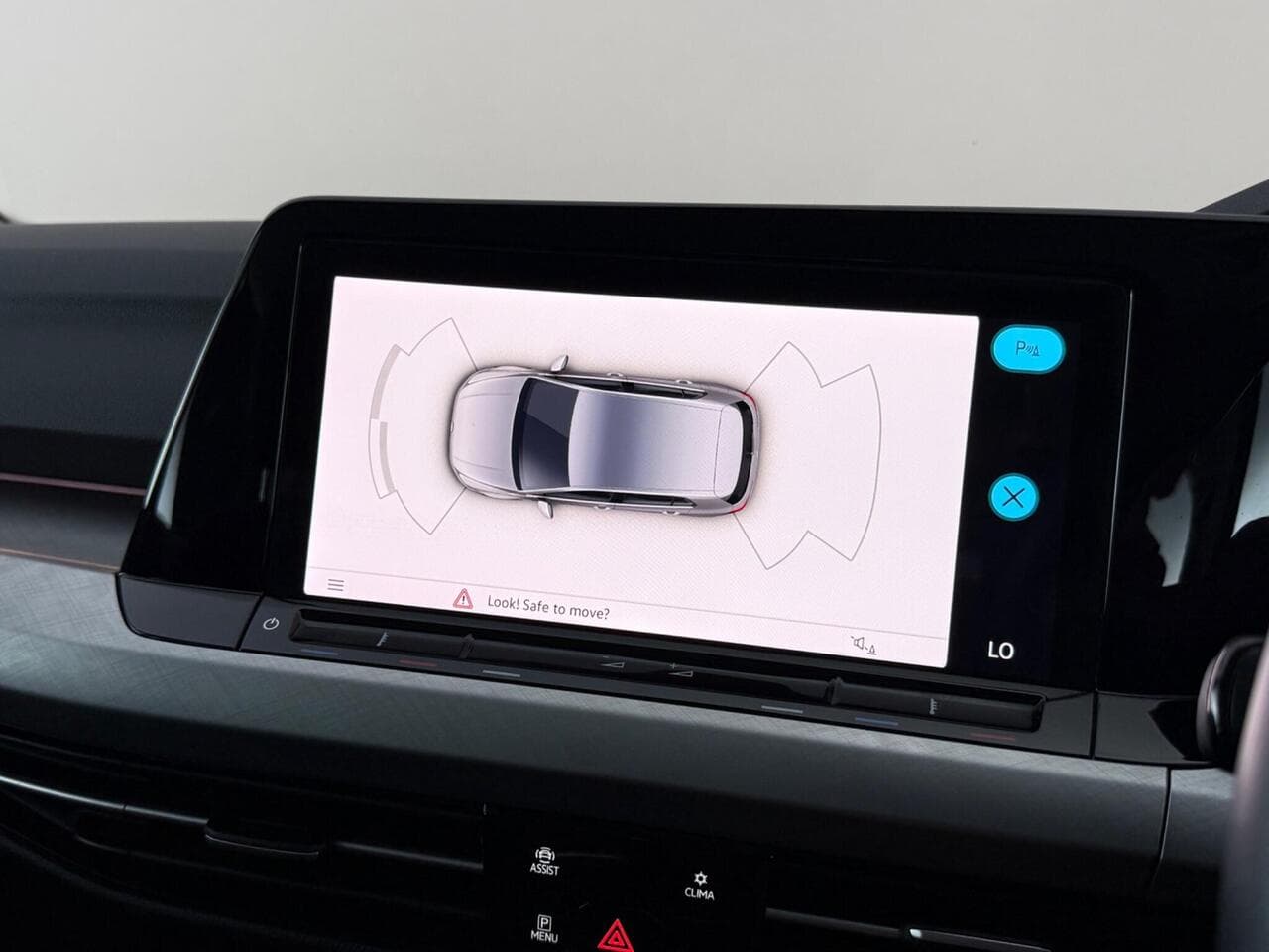 Volkswagen Golf thumbnail Infotainment System