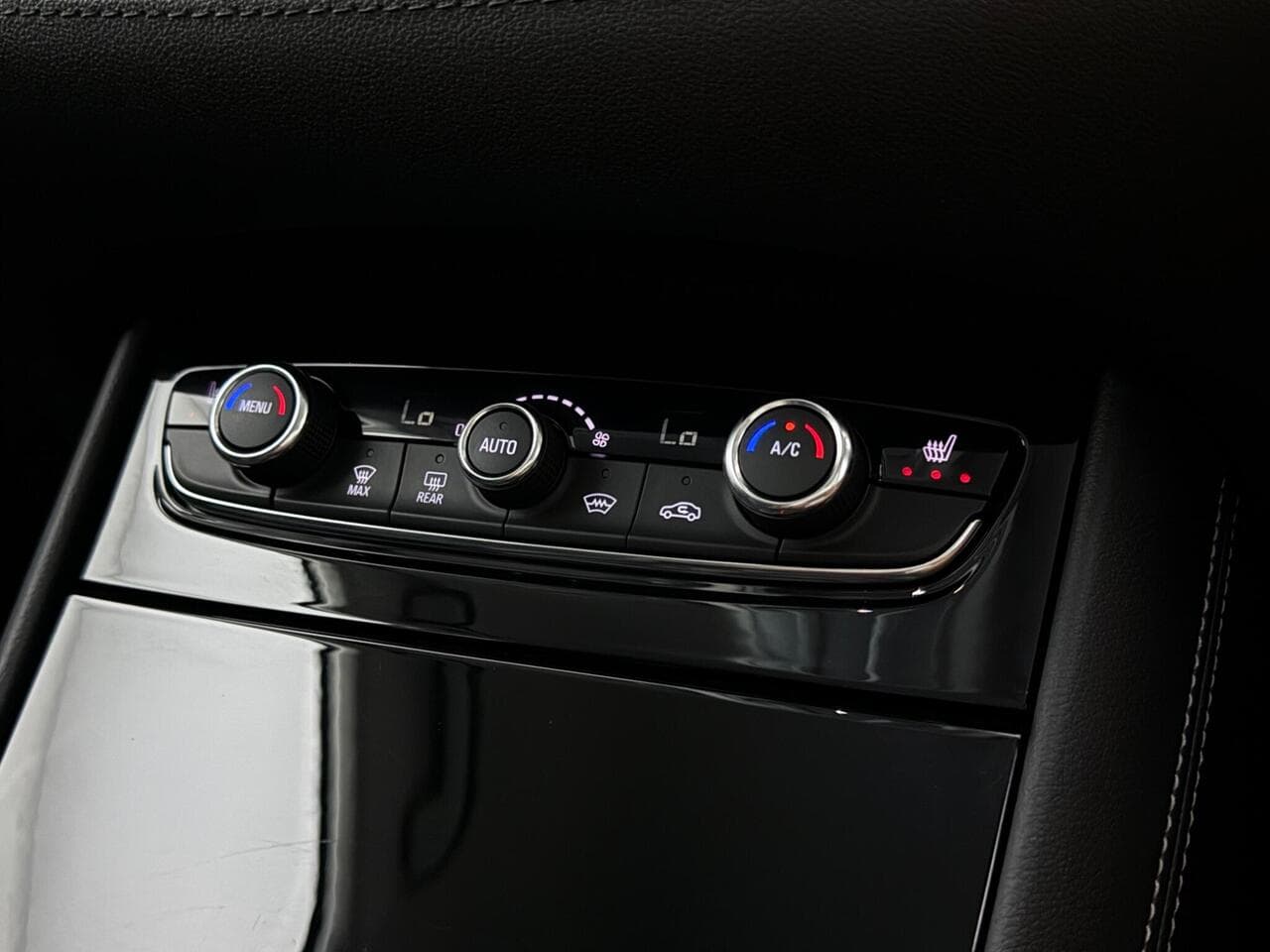 Vauxhall Grandland X thumbnail Misc Controls
