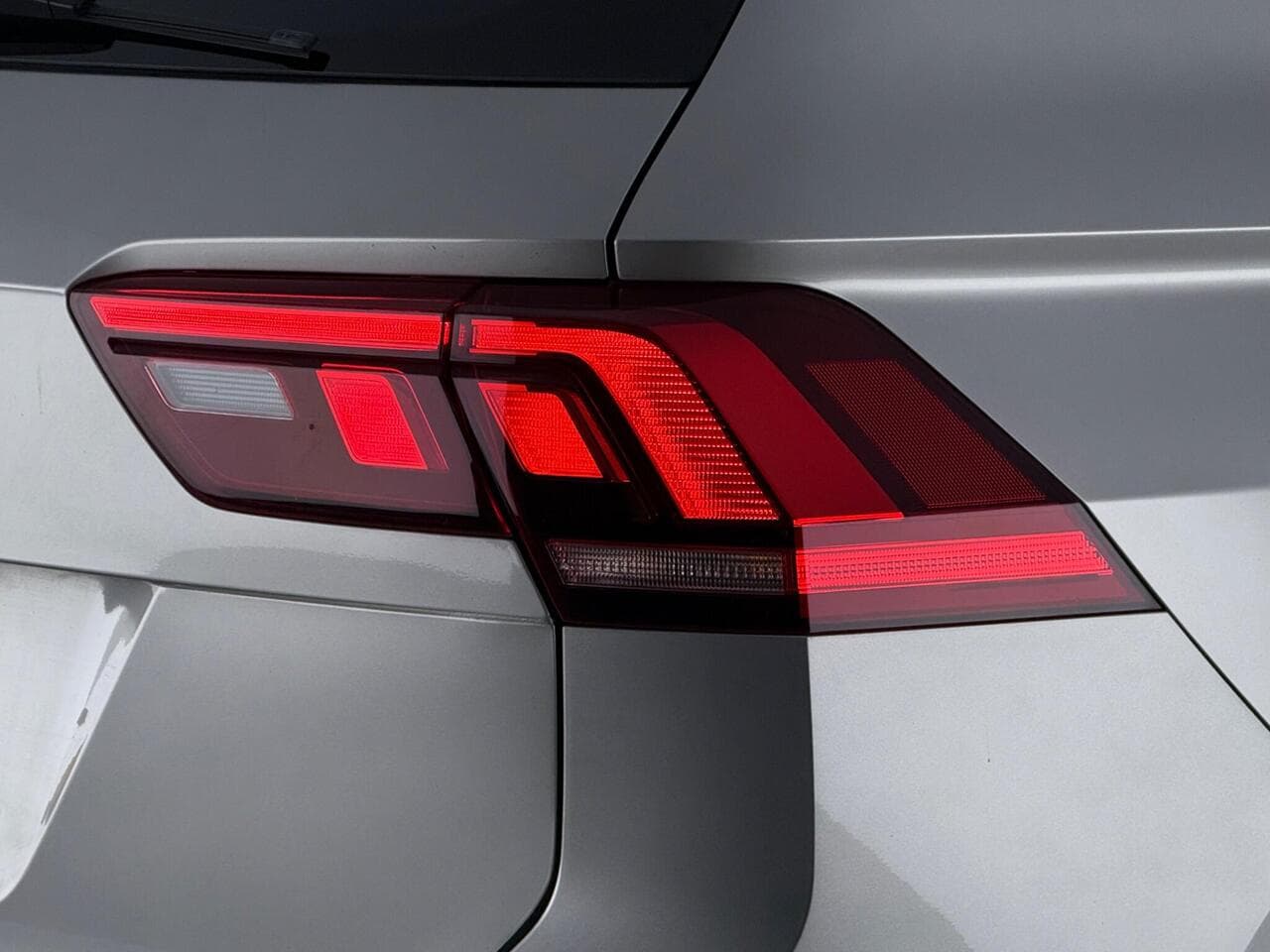 Volkswagen Tiguan thumbnail Lights Rear