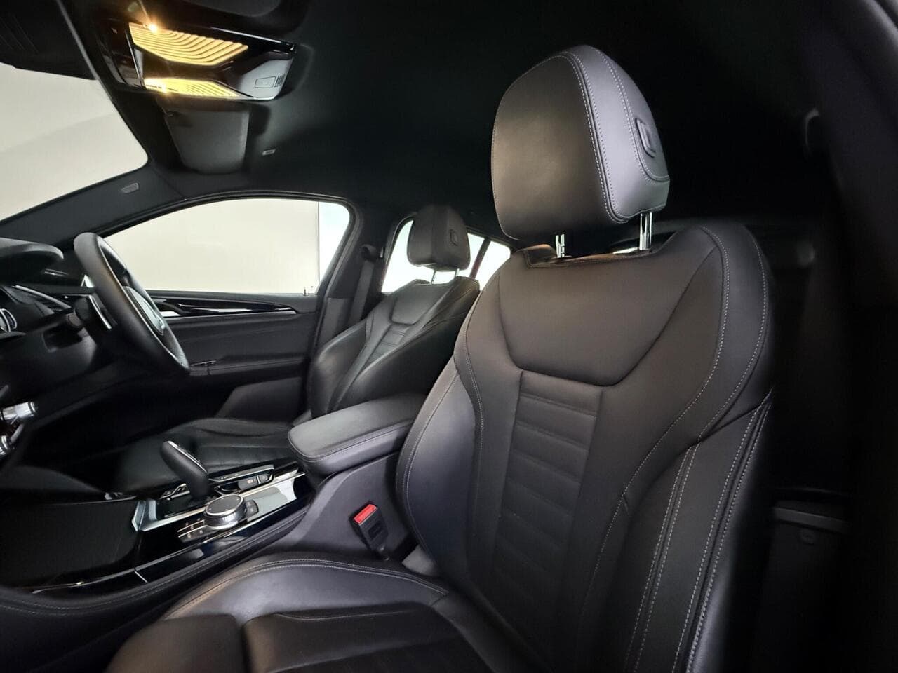 BMW X4 thumbnail Seat Front Passenger