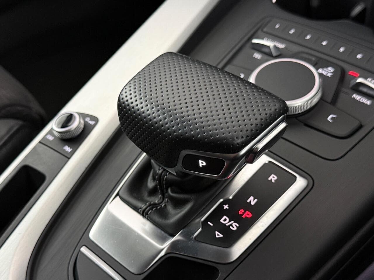 Audi A4 thumbnail Interior Front