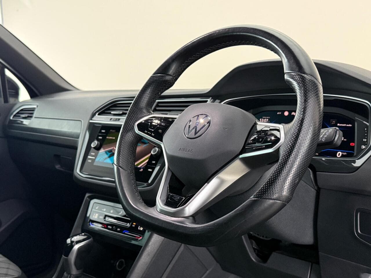 Volkswagen Tiguan thumbnail Steering Wheel